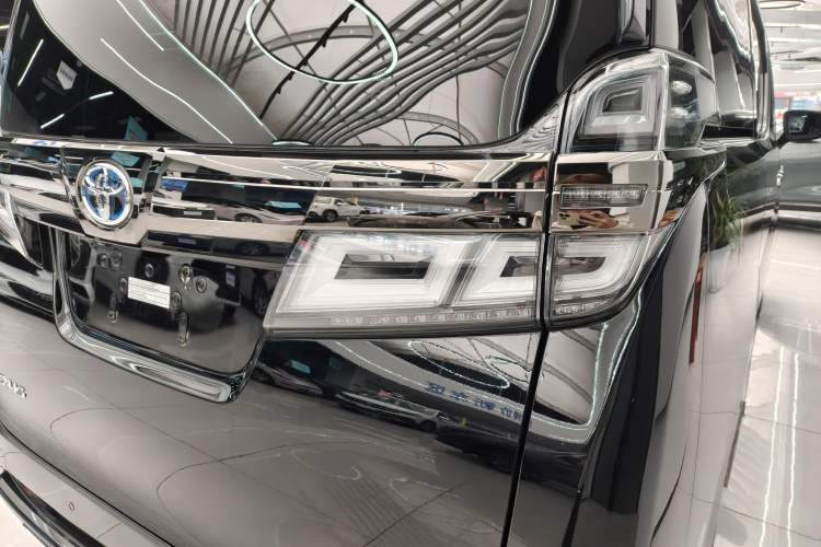 Used Toyota Vellfire 2023 Crown Dual-Engine 2.5L HV Prestige Edition Exterior 7