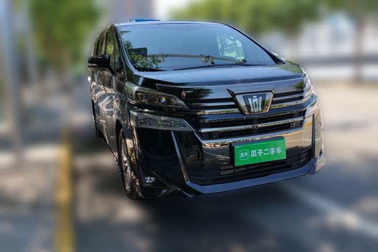 Used Toyota Vellfire 2023 Crown Dual-Engine 2.5L HV Luxury Edition Front Right 45 Deg