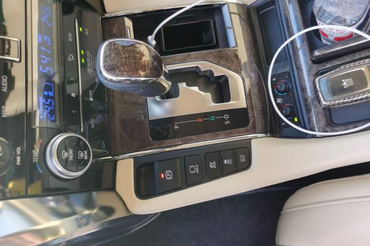 Used Toyota Vellfire 2023 Crown Dual-Engine 2.5L HV Ultimate Edition Gear Lever