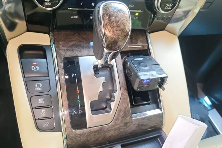 Used Toyota Vellfire 2023 Crown Dual-Engine 2.5L HV Ultimate Edition Gear Lever