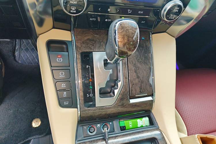Used Toyota Vellfire 2023 Crown Dual-Engine 2.5L HV Prestige Edition Gear Lever