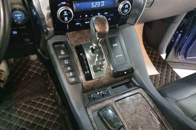Used Toyota Vellfire 2023 Crown Dual-Engine 2.5L HV Prestige Edition Gear Lever