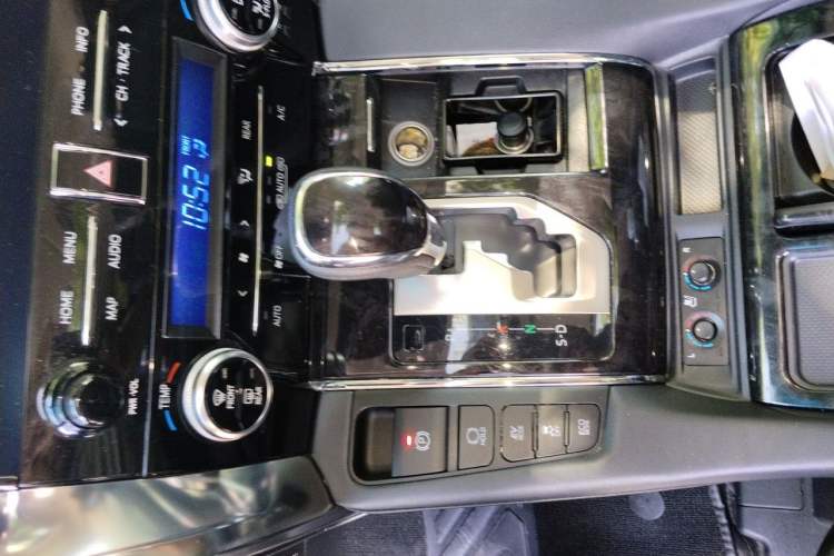 Used Toyota Vellfire 2023 Crown Dual-Engine 2.5L HV Luxury Edition Gear Lever