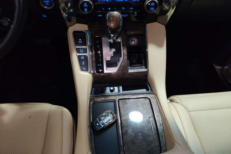 Used Toyota Vellfire 2023 Crown Dual-Engine 2.5L HV Ultimate Edition Gear Lever