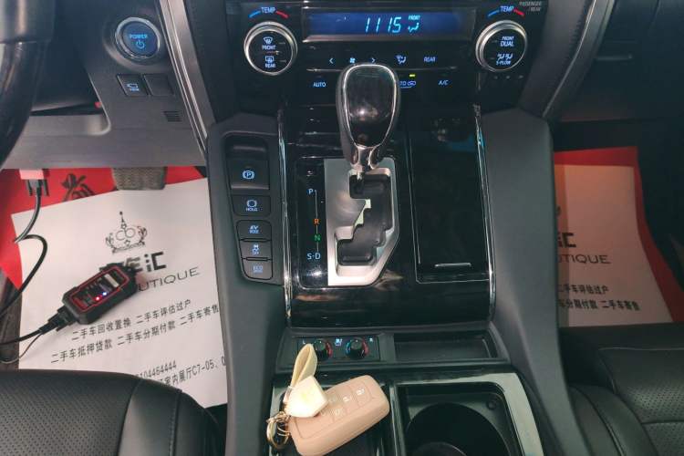 Used Toyota Vellfire 2023 Crown Dual-Engine 2.5L HV Luxury Edition Gear Lever