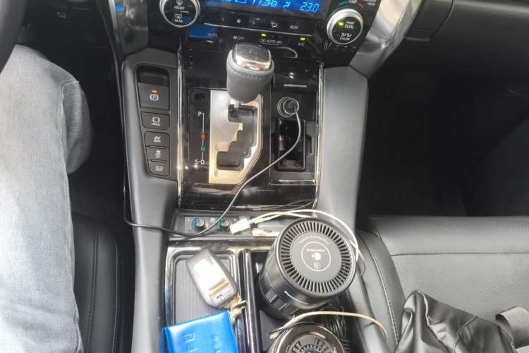 Used Toyota Vellfire 2023 Crown Dual-Engine 2.5L HV Luxury Edition Gear Lever