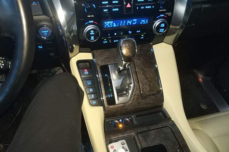 Used Toyota Vellfire 2023 Crown Dual-Engine 2.5L HV Prestige Edition Gear Lever