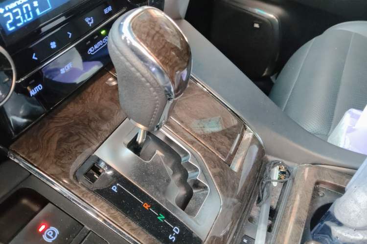 Used Toyota Vellfire 2023 Crown Dual-Engine 2.5L HV Ultimate Edition Gear Lever