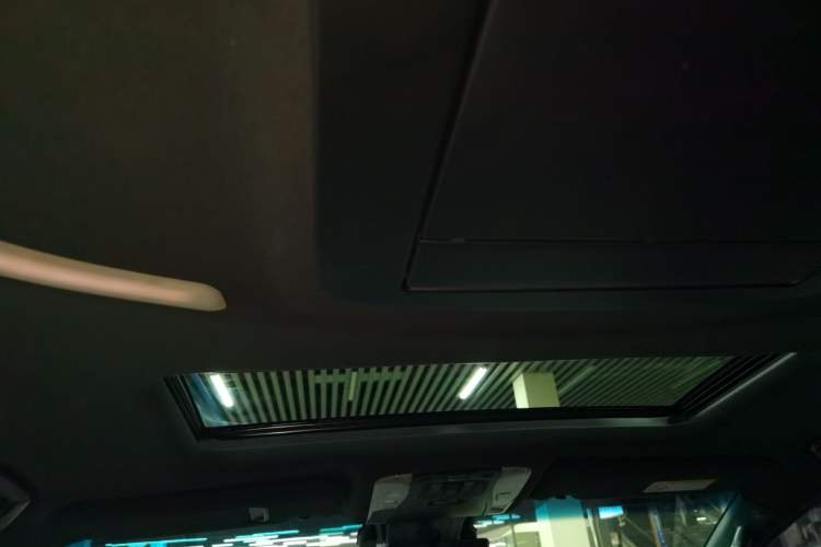 Used Toyota Vellfire 2023 Crown Dual-Engine 2.5L HV Prestige Edition Headliner
