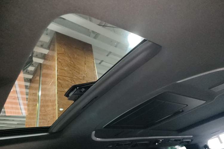 Used Toyota Vellfire 2023 Crown Dual-Engine 2.5L HV Prestige Edition Headliner