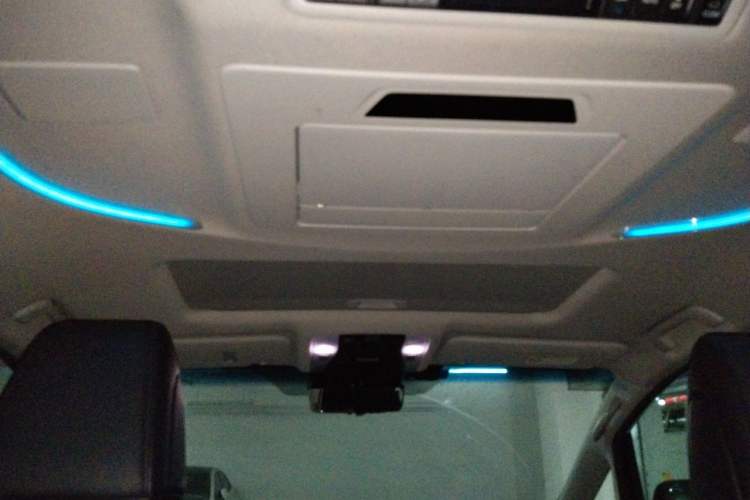Used Toyota Vellfire 2023 Crown Dual-Engine 2.5L HV Luxury Edition Headliner