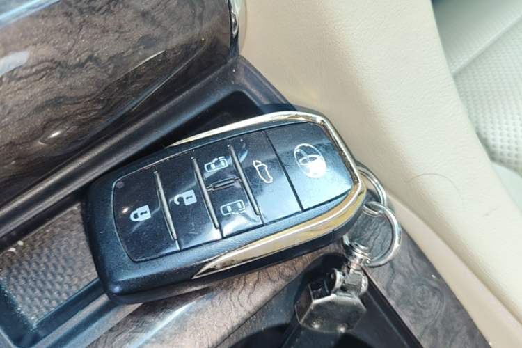 Used Toyota Vellfire 2023 Crown Dual-Engine 2.5L HV Prestige Edition Interior 1