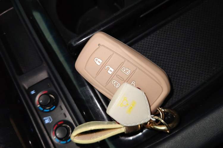 Used Toyota Vellfire 2023 Crown Dual-Engine 2.5L HV Luxury Edition Interior 1
