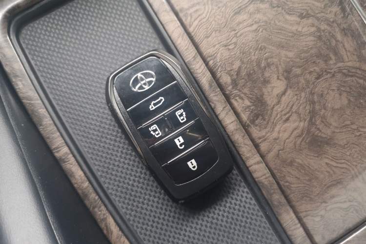 Used Toyota Vellfire 2023 Crown Dual-Engine 2.5L HV Ultimate Edition Interior 1