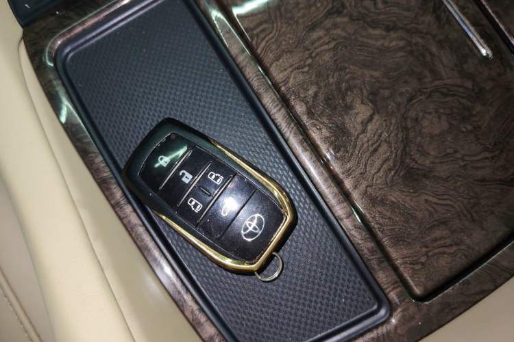 Used Toyota Vellfire 2023 Crown Dual-Engine 2.5L HV Ultimate Edition Interior 1