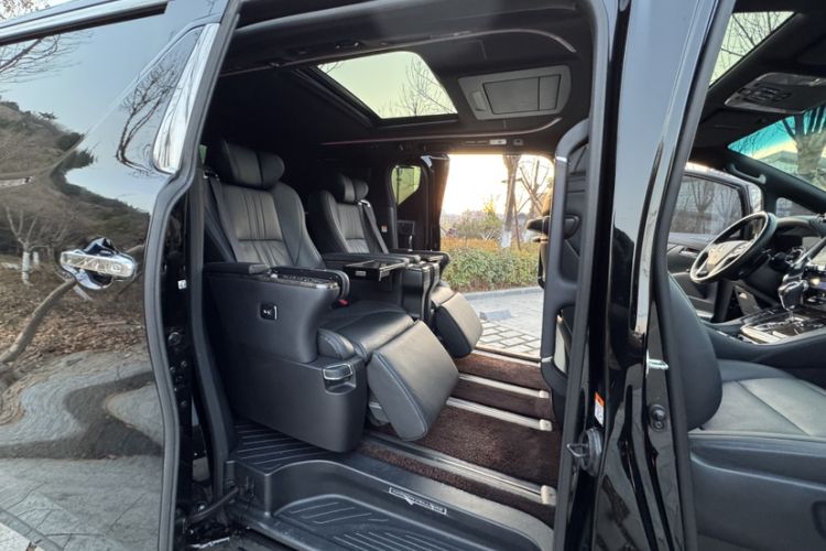 Used Toyota Vellfire 2023 Crown Dual-Engine 2.5L HV Prestige Edition Interior 10