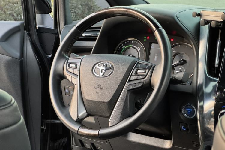 Used Toyota Vellfire 2023 Crown Dual-Engine 2.5L HV Prestige Edition Interior 11