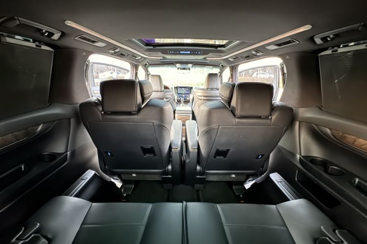 Used Toyota Vellfire 2023 Crown Dual-Engine 2.5L HV Prestige Edition Interior 13