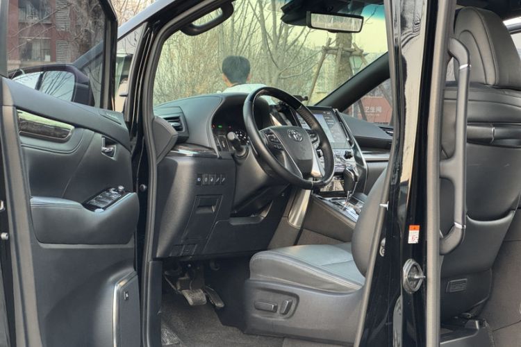 Used Toyota Vellfire 2023 Crown Dual-Engine 2.5L HV Prestige Edition Interior 2