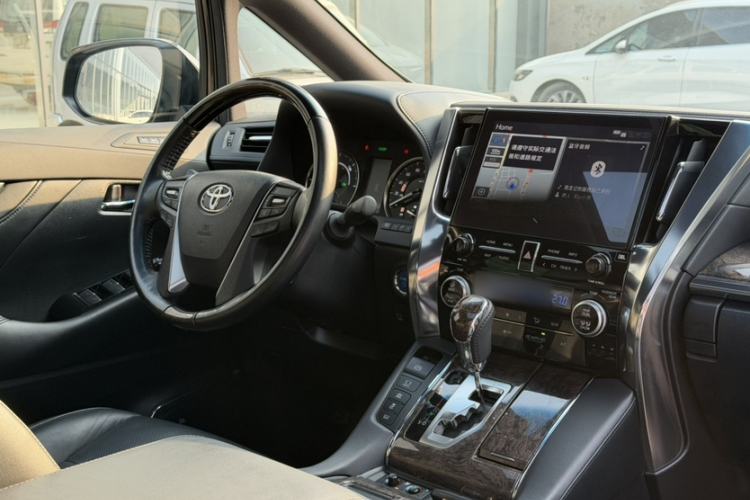 Used Toyota Vellfire 2023 Crown Dual-Engine 2.5L HV Ultimate Edition Interior 2