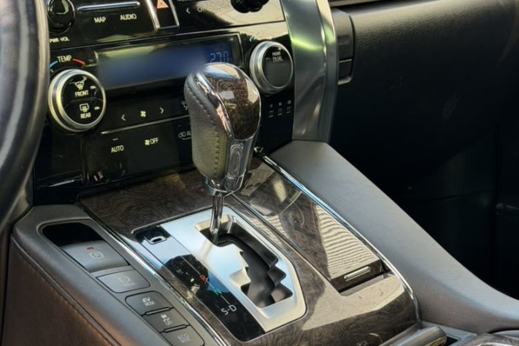 Used Toyota Vellfire 2023 Crown Dual-Engine 2.5L HV Ultimate Edition Interior 3