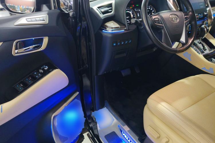 Used Toyota Vellfire 2023 Crown Dual-Engine 2.5L HV Ultimate Edition Interior 3