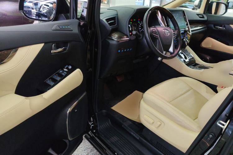 Used Toyota Vellfire 2023 Crown Dual-Engine 2.5L HV Ultimate Edition Interior 3