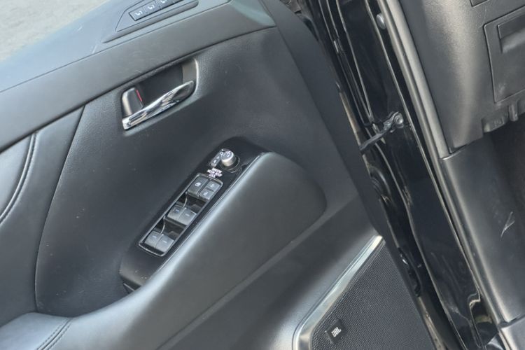 Used Toyota Vellfire 2023 Crown Dual-Engine 2.5L HV Prestige Edition Interior 4
