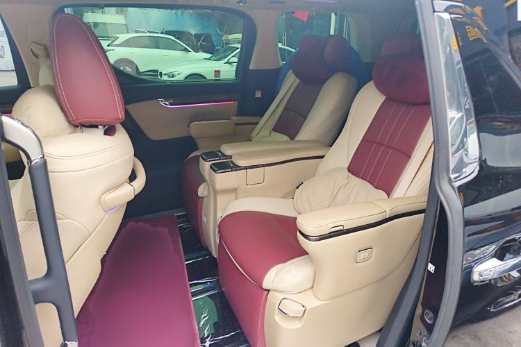 Used Toyota Vellfire 2023 Crown Dual-Engine 2.5L HV Prestige Edition Interior 4