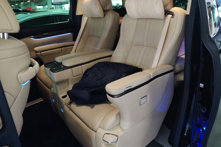 Used Toyota Vellfire 2023 Crown Dual-Engine 2.5L HV Ultimate Edition Interior 4