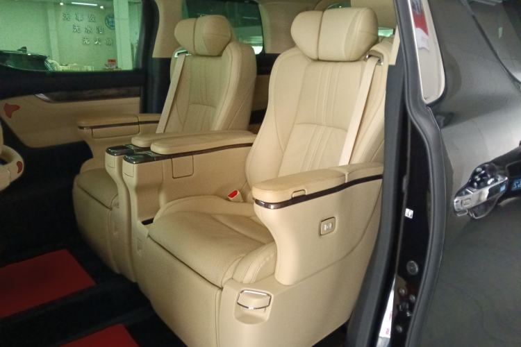 Used Toyota Vellfire 2023 Crown Dual-Engine 2.5L HV Prestige Edition Interior 4