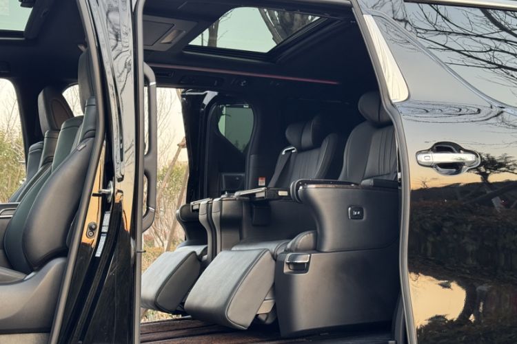 Used Toyota Vellfire 2023 Crown Dual-Engine 2.5L HV Prestige Edition Interior 5