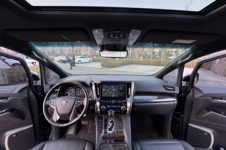 Used Toyota Vellfire 2023 Crown Dual-Engine 2.5L HV Prestige Edition Interior 6