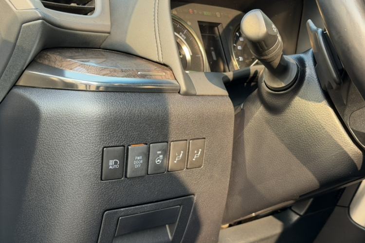 Used Toyota Vellfire 2023 Crown Dual-Engine 2.5L HV Ultimate Edition Interior 6