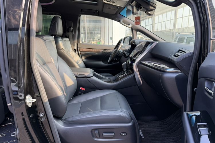 Used Toyota Vellfire 2023 Crown Dual-Engine 2.5L HV Ultimate Edition Interior 7