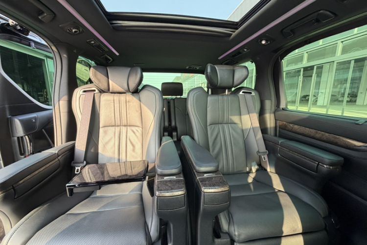 Used Toyota Vellfire 2023 Crown Dual-Engine 2.5L HV Ultimate Edition Interior 8