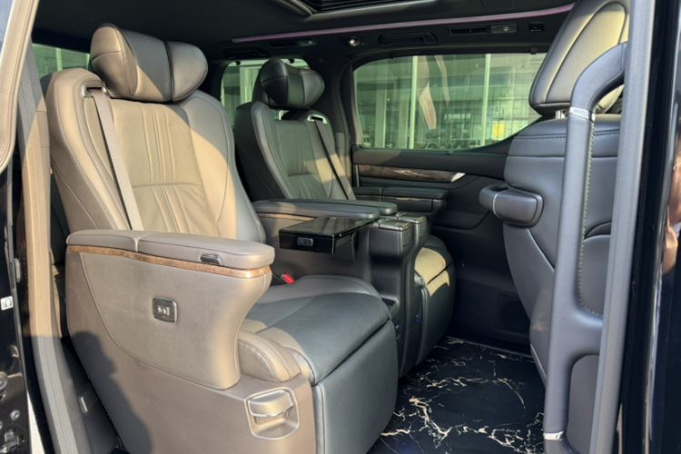 Used Toyota Vellfire 2023 Crown Dual-Engine 2.5L HV Ultimate Edition Interior 9