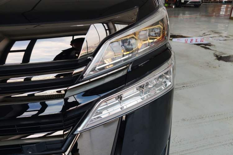 Used Toyota Vellfire 2023 Crown Dual-Engine 2.5L HV Luxury Edition Left Front Headlight