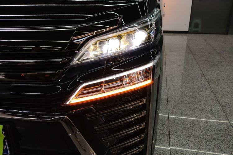 Used Toyota Vellfire 2023 Crown Dual-Engine 2.5L HV Ultimate Edition Left Front Headlight