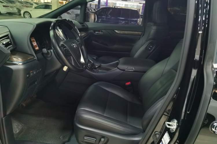 Used Toyota Vellfire 2023 Crown Dual-Engine 2.5L HV Prestige Edition Left Front Seat