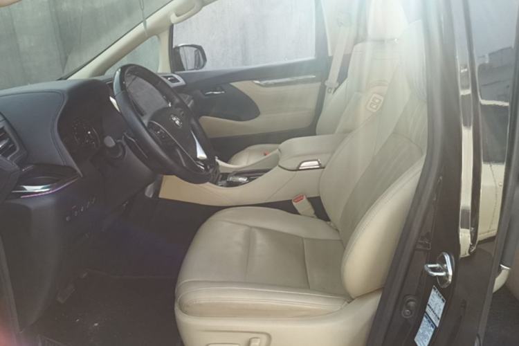 Used Toyota Vellfire 2023 Crown Dual-Engine 2.5L HV Prestige Edition Left Front Seat