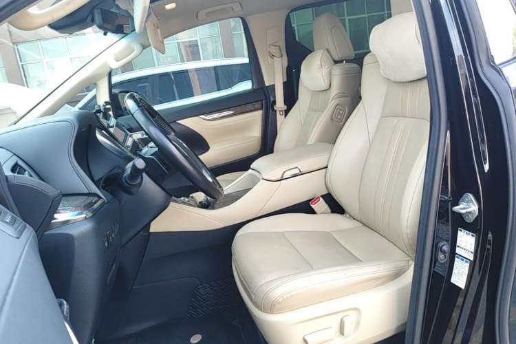 Used Toyota Vellfire 2023 Crown Dual-Engine 2.5L HV Prestige Edition Left Front Seat