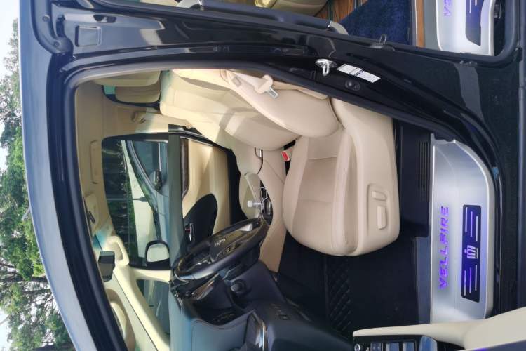 Used Toyota Vellfire 2023 Crown Dual-Engine 2.5L HV Ultimate Edition Left Front Seat