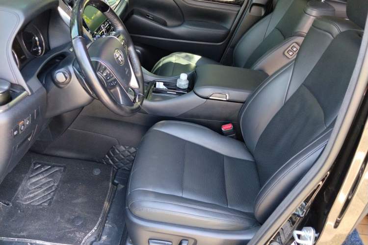 Used Toyota Vellfire 2023 Crown Dual-Engine 2.5L HV Luxury Edition Left Front Seat