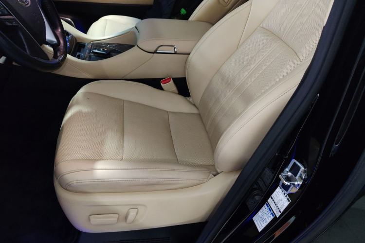 Used Toyota Vellfire 2023 Crown Dual-Engine 2.5L HV Ultimate Edition Left Front Seat