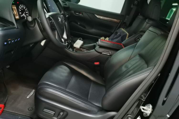 Used Toyota Vellfire 2023 Crown Dual-Engine 2.5L HV Ultimate Edition Left Front Seat