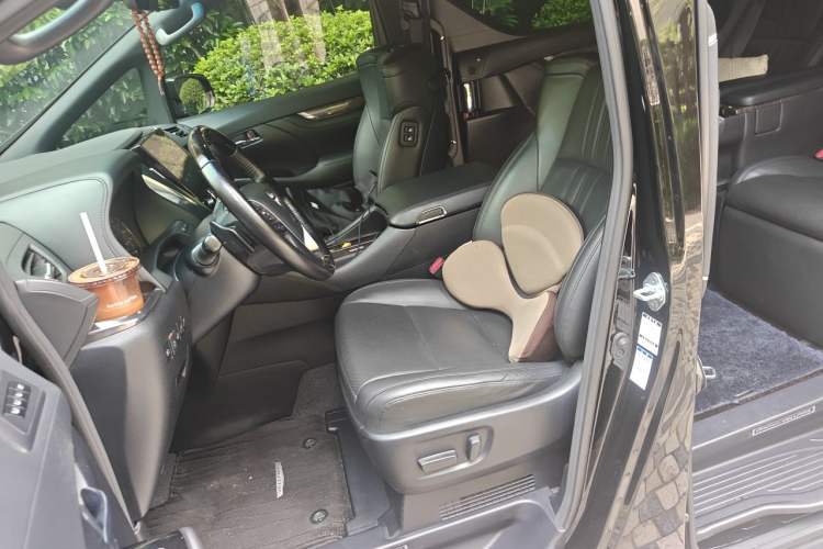 Used Toyota Vellfire 2023 Crown Dual-Engine 2.5L HV Ultimate Edition Left Front Seat