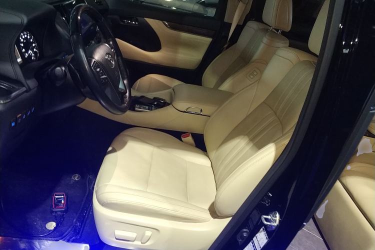 Used Toyota Vellfire 2023 Crown Dual-Engine 2.5L HV Prestige Edition Left Front Seat
