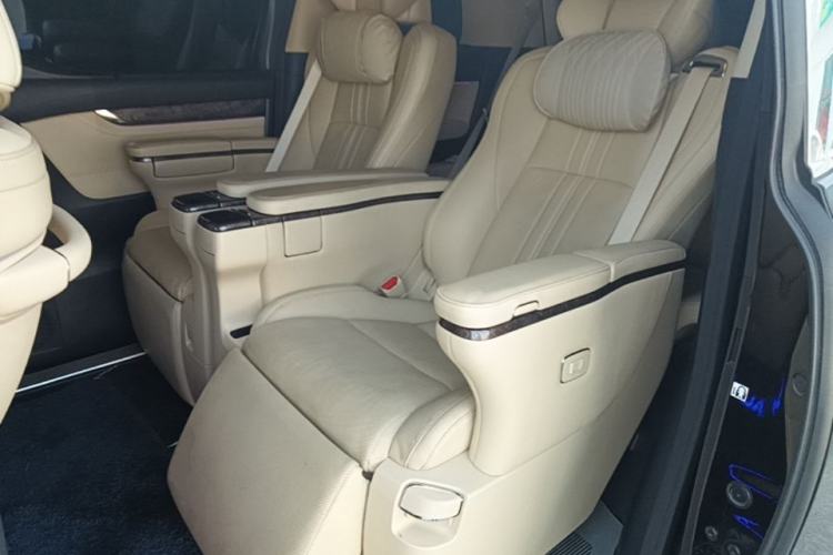 Used Toyota Vellfire 2023 Crown Dual-Engine 2.5L HV Prestige Edition Left Rear Seat