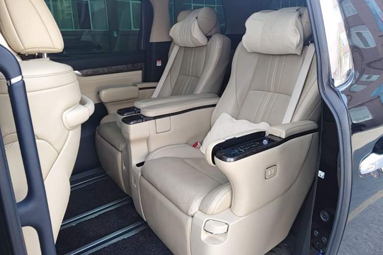 Used Toyota Vellfire 2023 Crown Dual-Engine 2.5L HV Prestige Edition Left Rear Seat